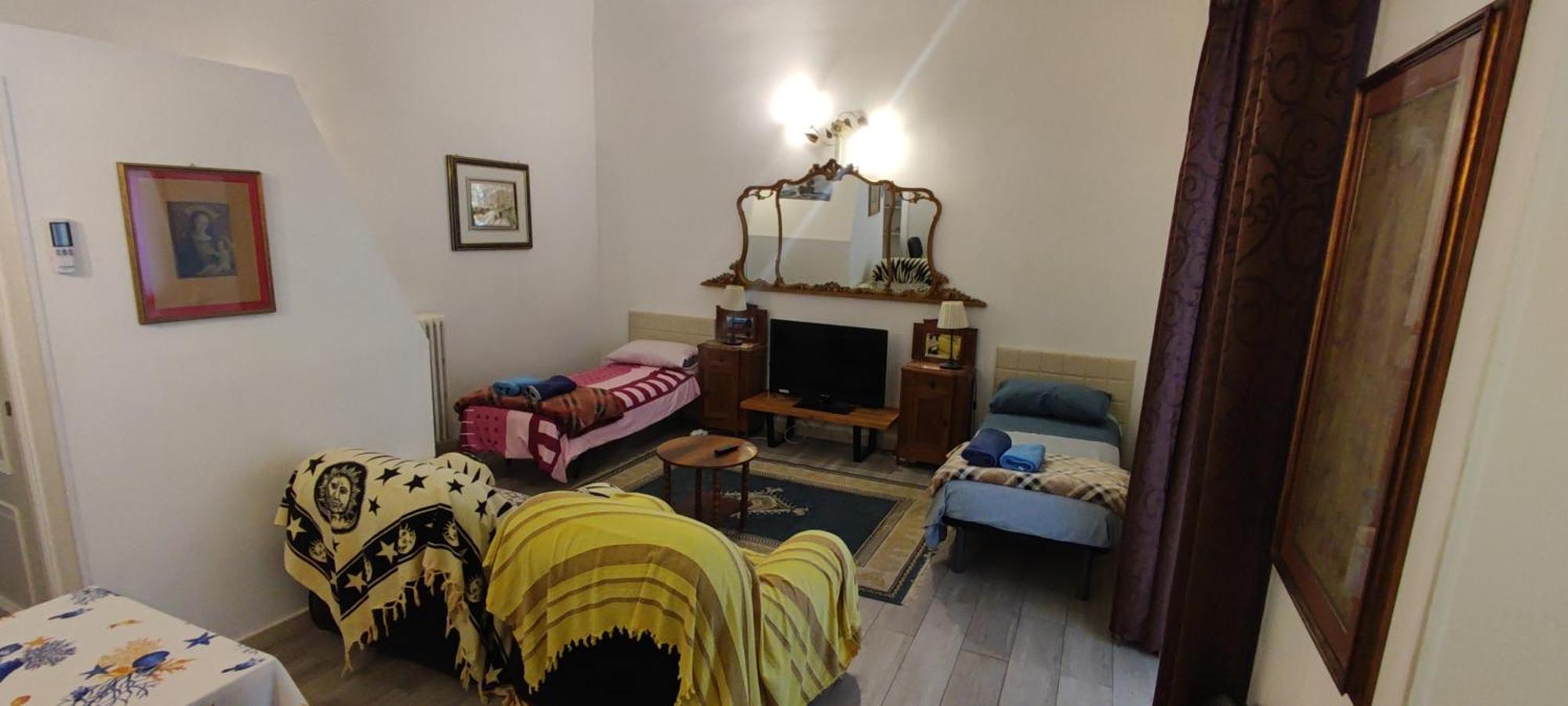 Very Central Apartment, By Shops, Bars, Restaurants Бари Номер фото